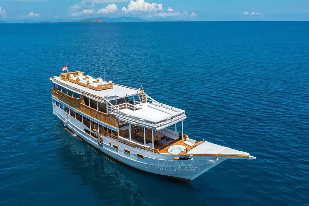 Malca Voyages at anchor in Komodo National Park