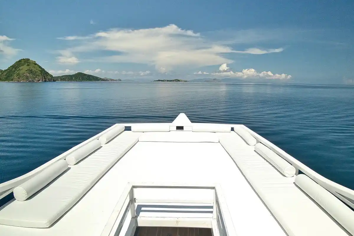 Rooftop deck aboard Malca Voyages (photo: Komodo Luxury)