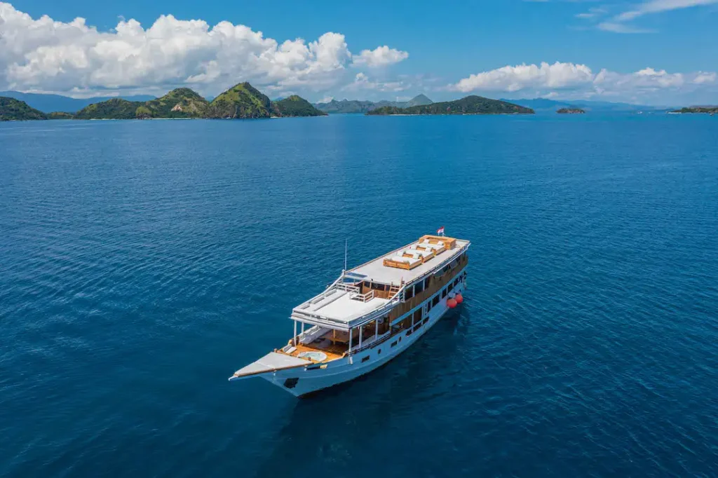 Malca Voyages phinisi exterior (photo: Komodo Luxury)